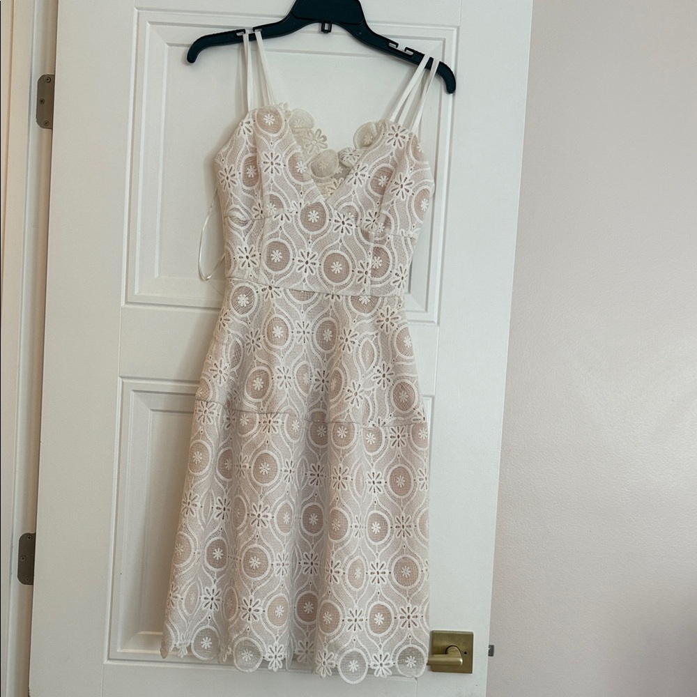 Elliatt Ivory XS Floral Lace Midi Dress